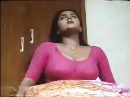 அமைதியற்ற ஆண் ஒரு மெ ...