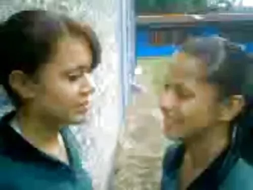 முற்றத்தில் சுறுசுறு ...