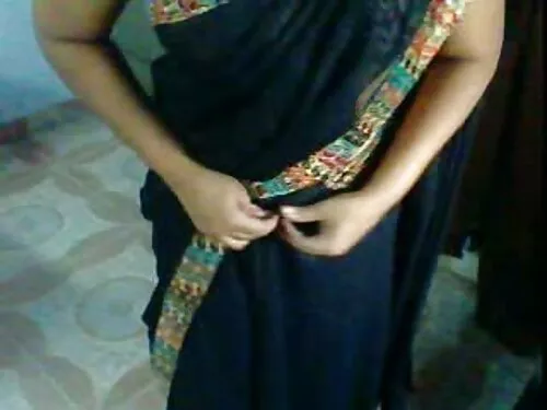 இரண்டு அழகான பெண்களி ...